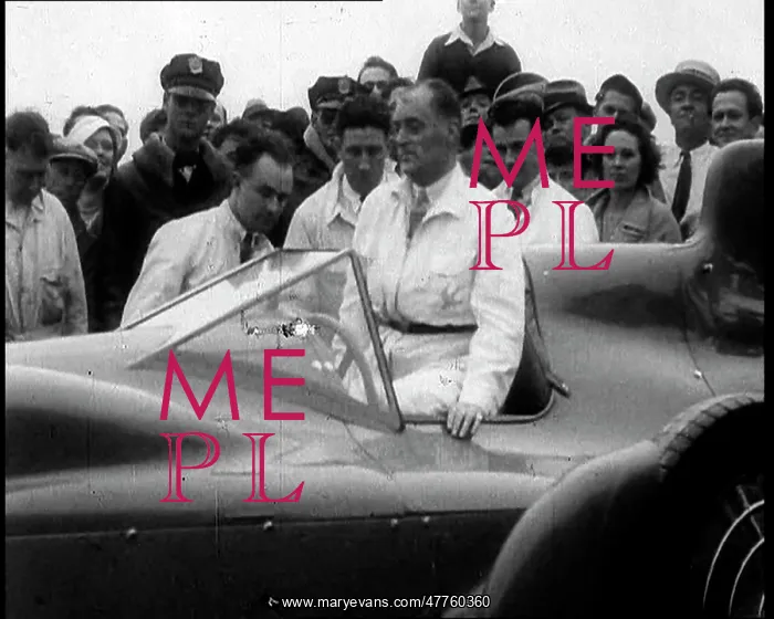 : Sir Malcolm Campbell breaking the land speed : Sir Malcolm Campbell breaking the land speed
