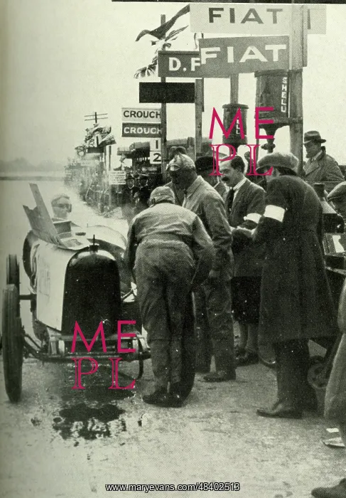 : Sir Malcolm Campbell at the Brooklands pits : Sir Malcolm Campbell at the Brooklands pits