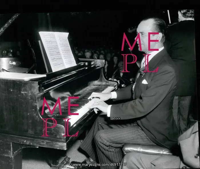 : Sir Malcolm Sargent, conductor, playing piano : Sir Malcolm Sargent, conductor, playing piano