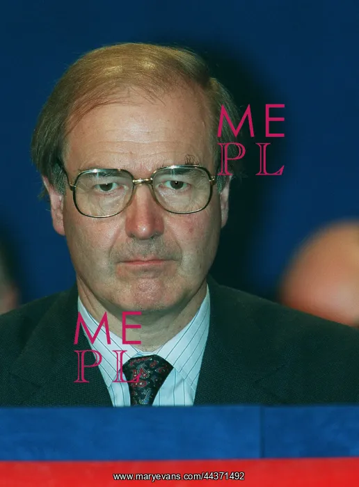  : Sir Nicholas Lyell