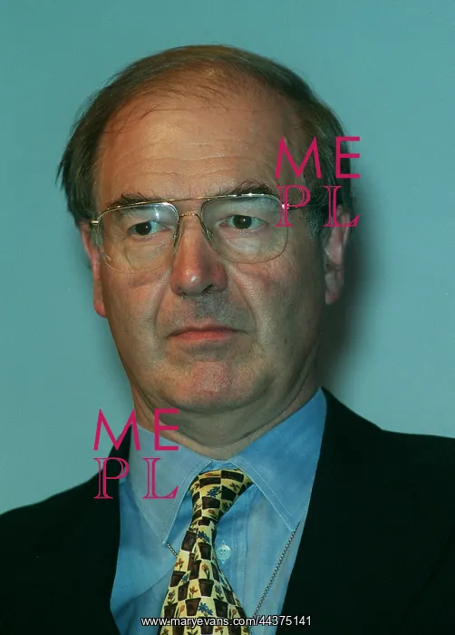  : Sir Nicholas Lyell