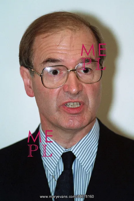  : Sir Nicholas Lyell