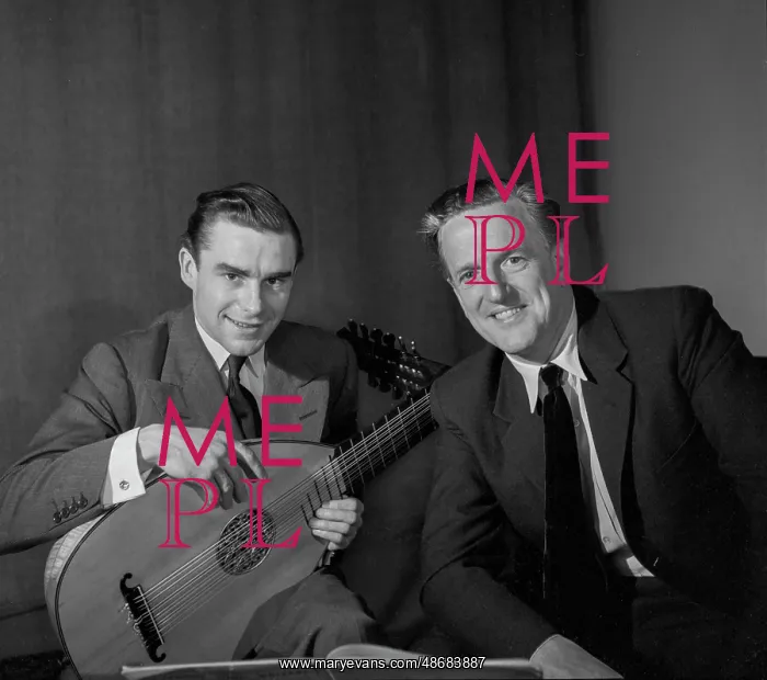 : Sir Peter Pears with Julian Bream : Sir Peter Pears with Julian Bream