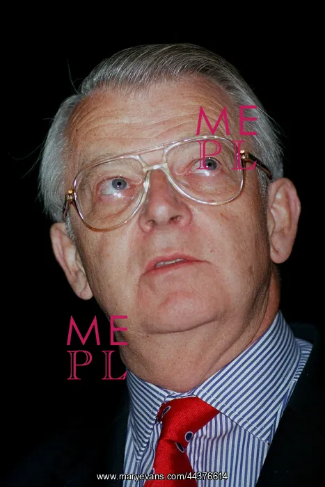  : Sir Peter Walters