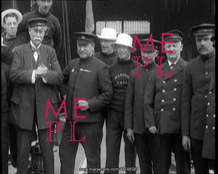 : Sir Thomas Lipton Standing With the Crew Of : Sir Thomas Lipton Standing With the Crew Of