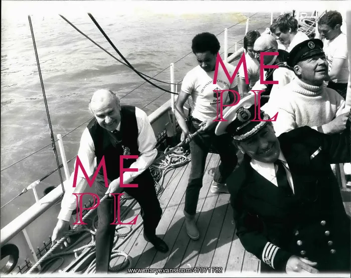 : Sir Winston Churchill schooner with hands on deck : Sir Winston Churchill schooner with hands on deck
