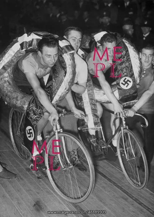 : Six-day racing in Berlin, 1933 : Six-day racing in Berlin, 1933