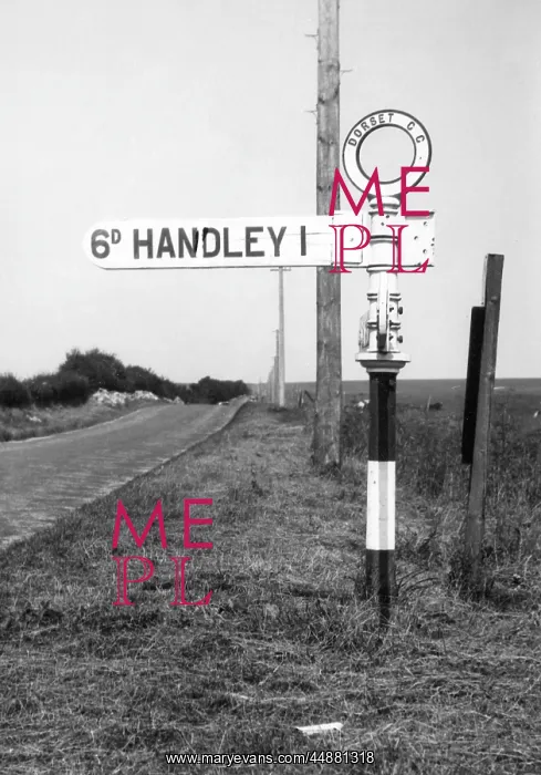 : SIXPENNY VILLAGE SIGN : SIXPENNY VILLAGE SIGN