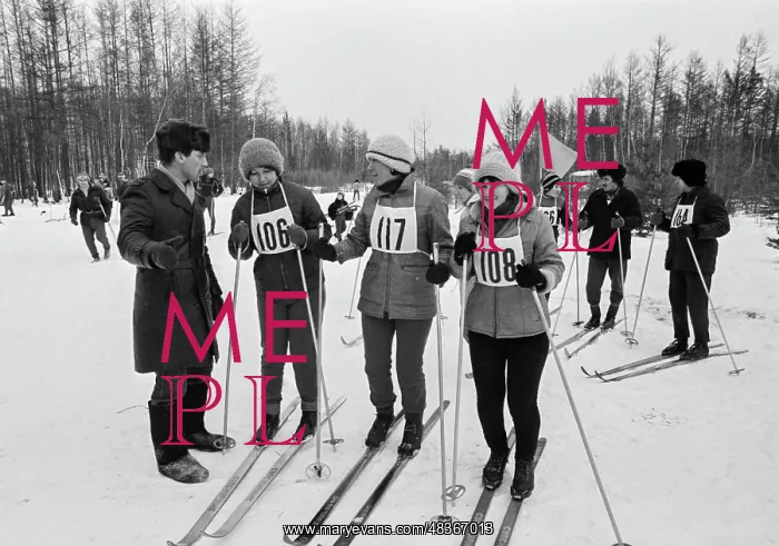: Skiing competition : Skiing competition