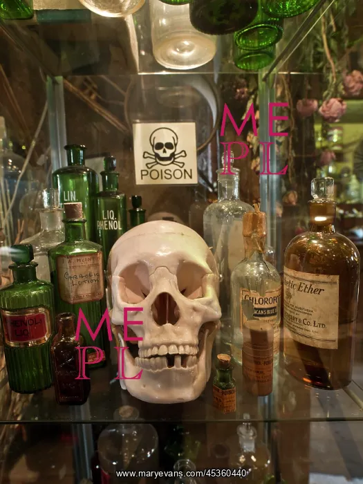 : Skull and poison bottles DP : Skull and poison bottles DP