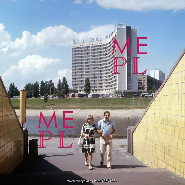 : Slavutich Hotel in Kiev, 1975 : Slavutich Hotel in Kiev, 1975