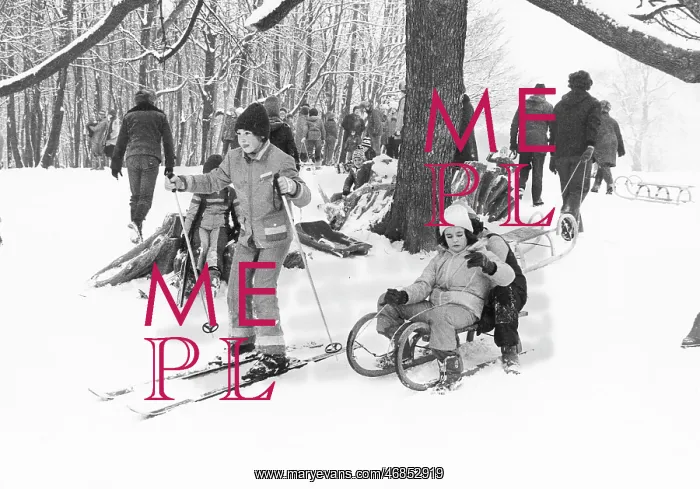 : Sledding and skiing in Neuwaldegg 1979 : Sledding and skiing in Neuwaldegg 1979