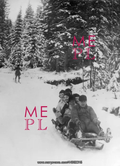  : SLEDGING!. Six on a sledge