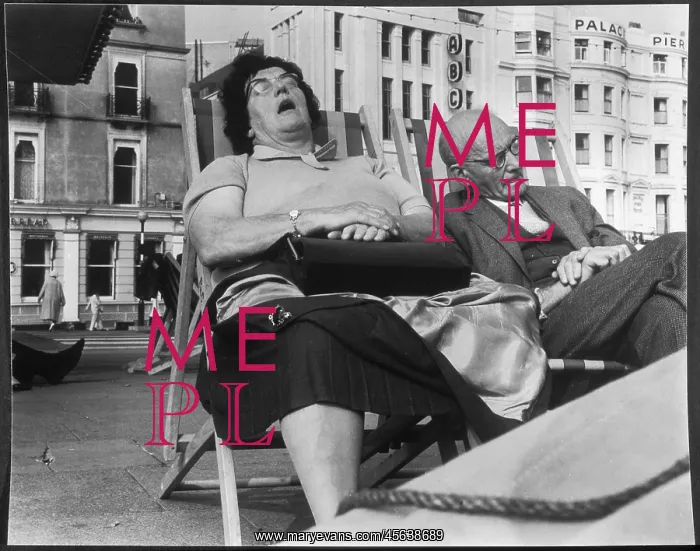 : SLEEPING IN DECKCHAIRS : SLEEPING IN DECKCHAIRS