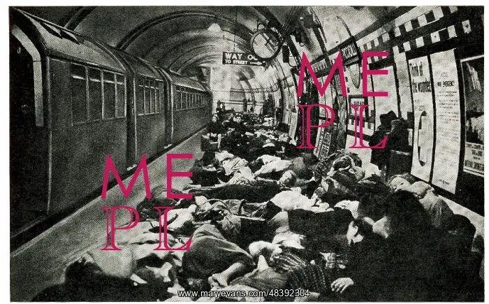 : Sleeping in London Underground during air raids, WW2 : Sleeping in London Underground during air raids, WW2