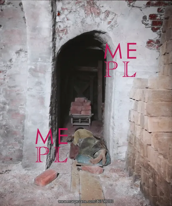 : Sleeping place in chamber around a furnace : Sleeping place in chamber around a furnace