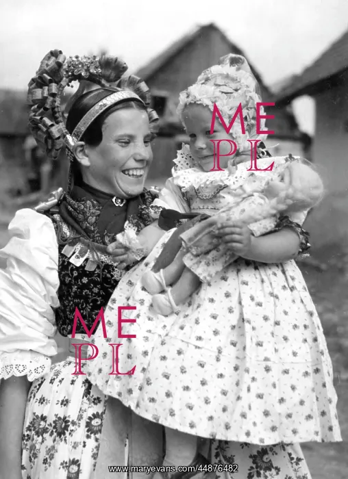 : SLOVAK MOTHER & CHILD : SLOVAK MOTHER & CHILD