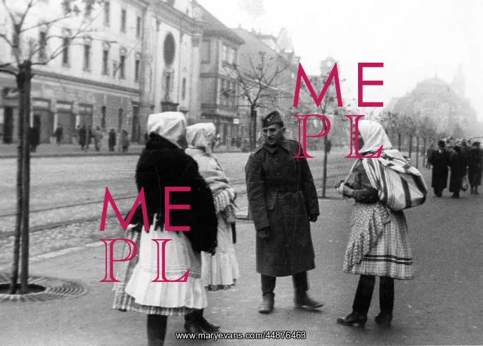 : SLOVAK REFUGEE WOMEN : SLOVAK REFUGEE WOMEN