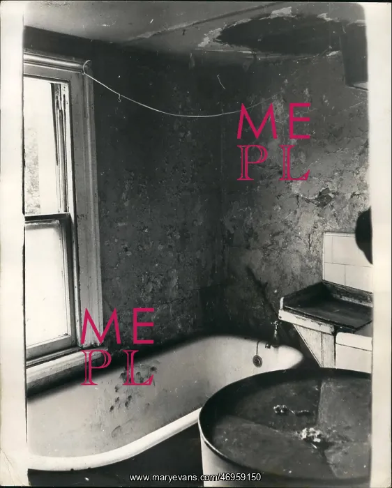 : Slum bathroom : Slum bathroom