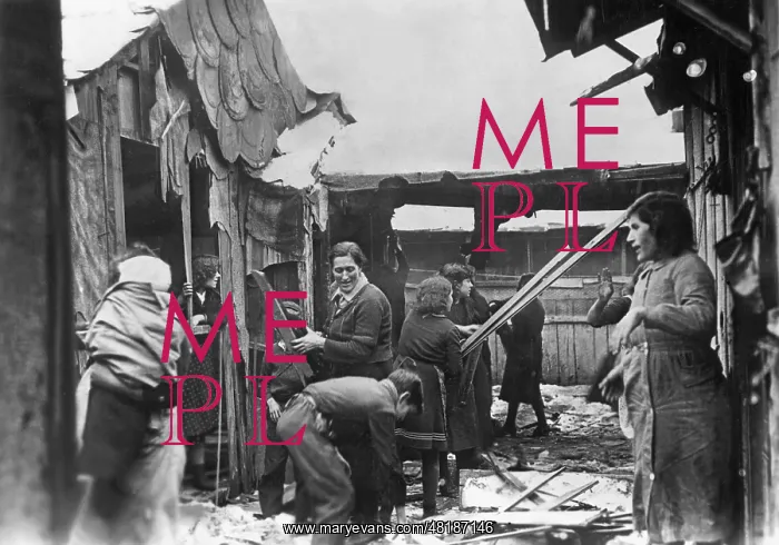 : Slums in Paris, 1941 : Slums in Paris, 1941