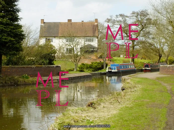 : Small aqueduct, Worcester Birmingham Canal : Small aqueduct, Worcester Birmingham Canal