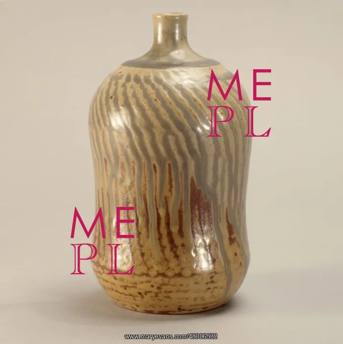: Small pot with a depression : Small pot with a depression