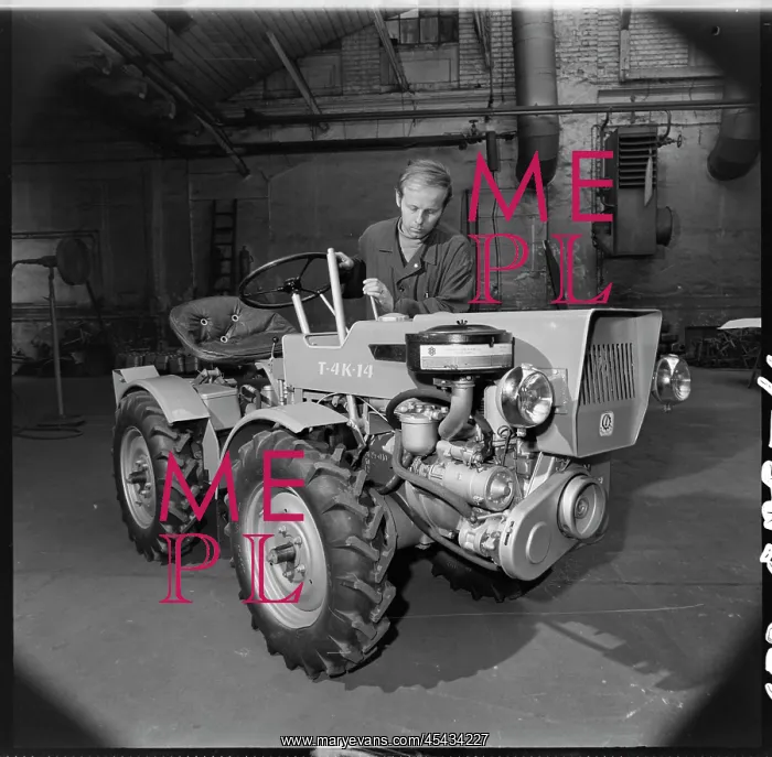 : Small tractor T - 4K - 14, production hall, assembler : Small tractor T - 4K - 14, production hall, assembler