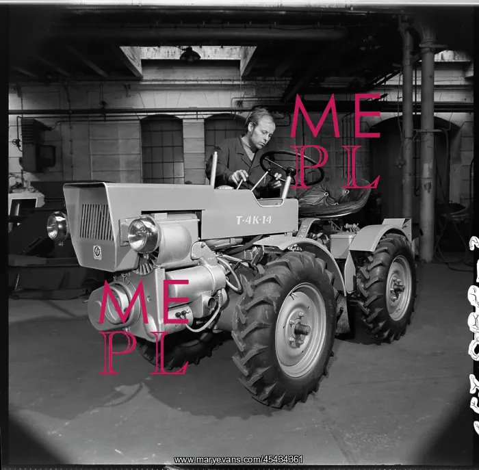 : Small tractor T - 4K - 14, production hall, assembler : Small tractor T - 4K - 14, production hall, assembler