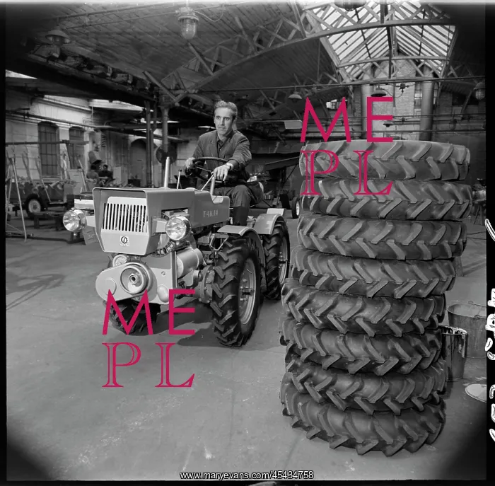 : Small tractor T - 4K - 14, production hall, assembler : Small tractor T - 4K - 14, production hall, assembler