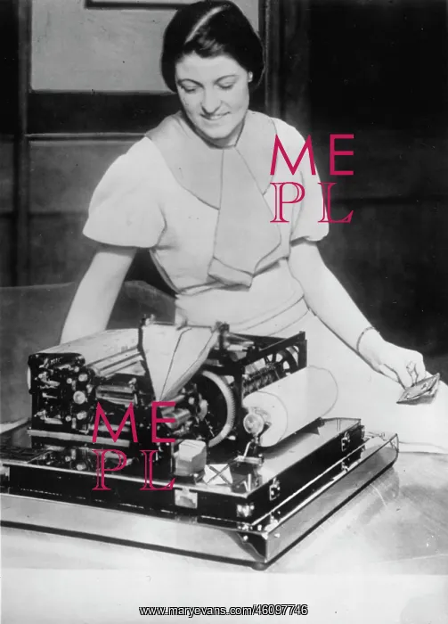 : The smallest newspaper press. A tiny : The smallest newspaper press. A tiny