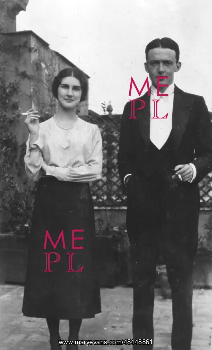  : A smart couple smoking