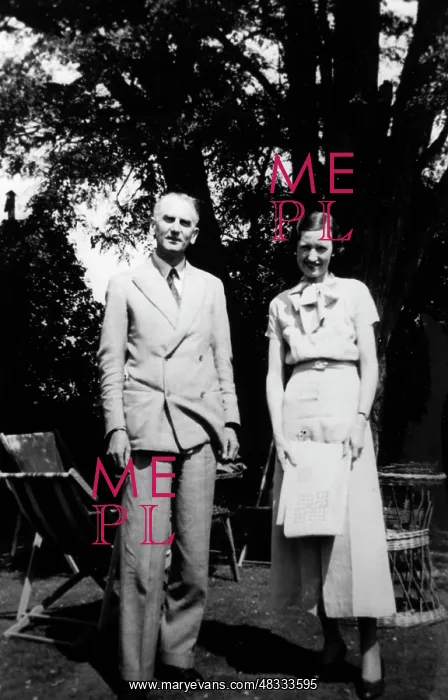 : Smart English pair standing in a garden : Smart English pair standing in a garden
