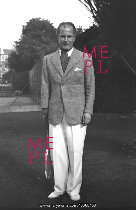  : Smart gentleman with tennis racket