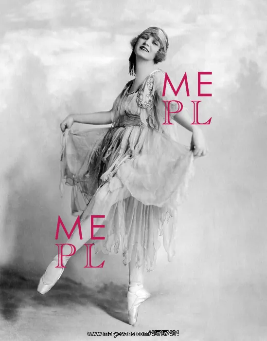  : Smiling ballet dancer en pointe