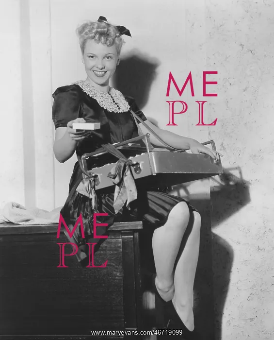 : Smiling cigarette girl : Smiling cigarette girl