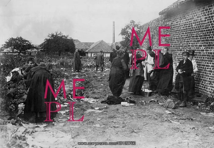 : Smugglers on the German-Dutch border, 1920 : Smugglers on the German-Dutch border, 1920