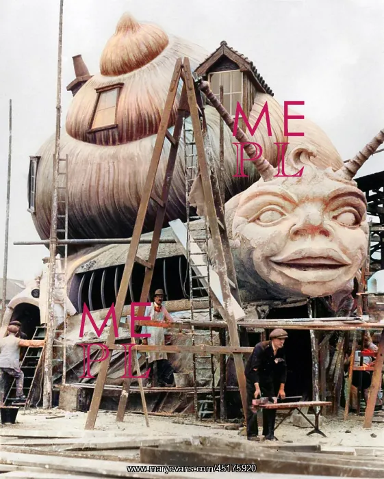 : SNAIL HAUNTED HOUSE : SNAIL HAUNTED HOUSE