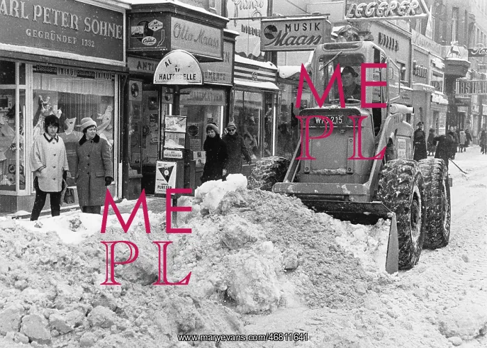 : Snow removal with loader in Vienna 1965 : Snow removal with loader in Vienna 1965
