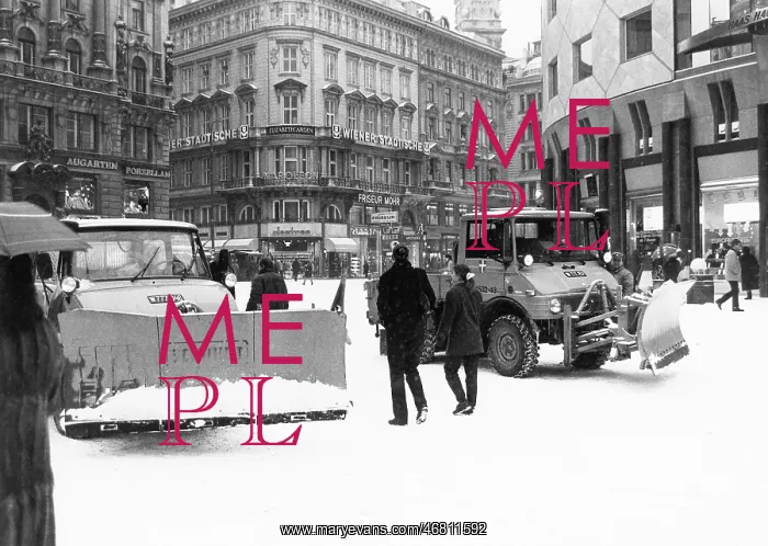 : Snow removal at Stephansplatz in Vienna 1995 : Snow removal at Stephansplatz in Vienna 1995