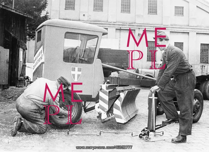 : Snow removal vehicles in Vienna 1968 : Snow removal vehicles in Vienna 1968