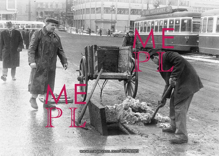 : Snow removal in Vienna 1965 : Snow removal in Vienna 1965