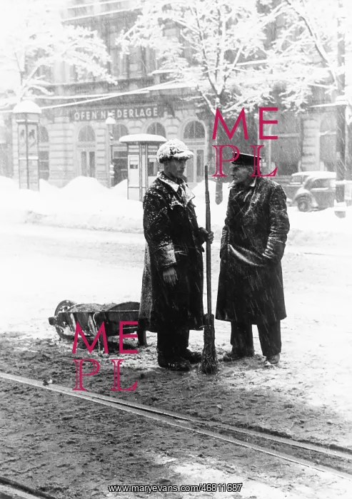 : Snow removal with wheelbarrow 1947 : Snow removal with wheelbarrow 1947