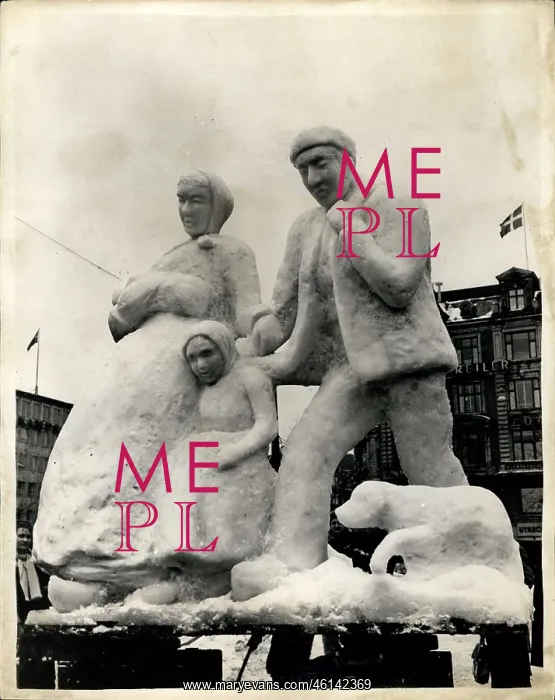 : Snow statues for Dutch flood relief, Copenhagen, Denmark : Snow statues for Dutch flood relief, Copenhagen, Denmark