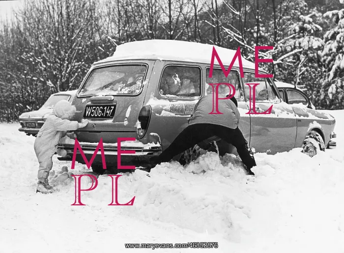 : Snowed car 1970 : Snowed car 1970