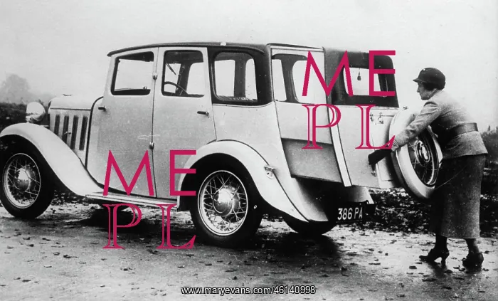 : A so-called 'caravan' automobile : A so-called 'caravan' automobile