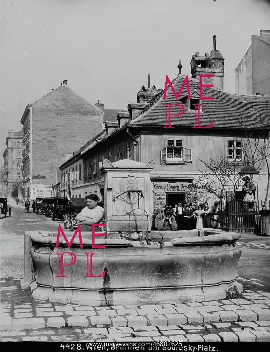 : Well at Sobieskiplatz in Vienna : Well at Sobieskiplatz in Vienna