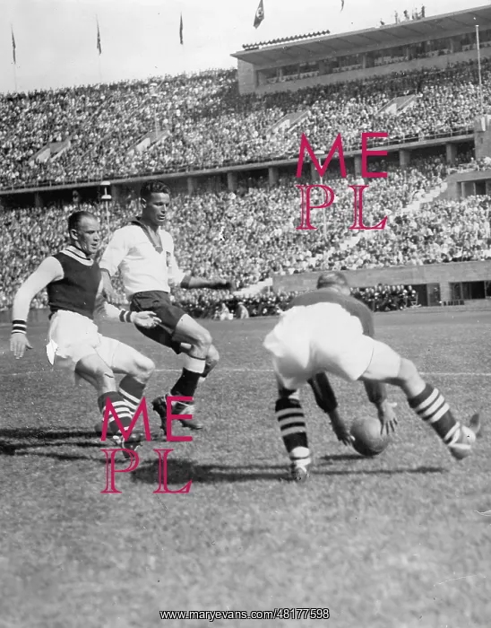 : Soccer match between German and England, 1938 : Soccer match between German and England, 1938
