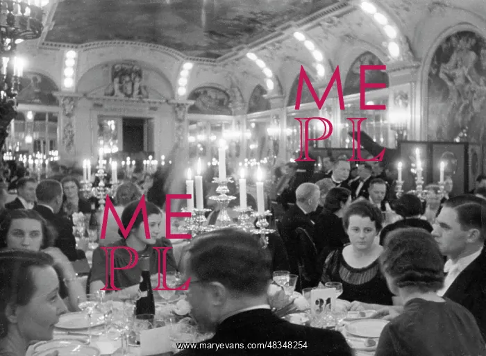 : Social evening at Hotel Adlon, 1939 : Social evening at Hotel Adlon, 1939
