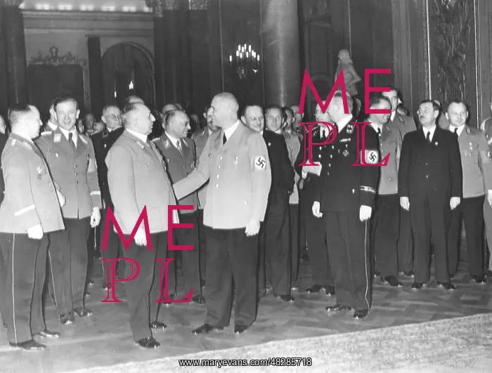 : Social evening after the Reichstag session : Social evening after the Reichstag session