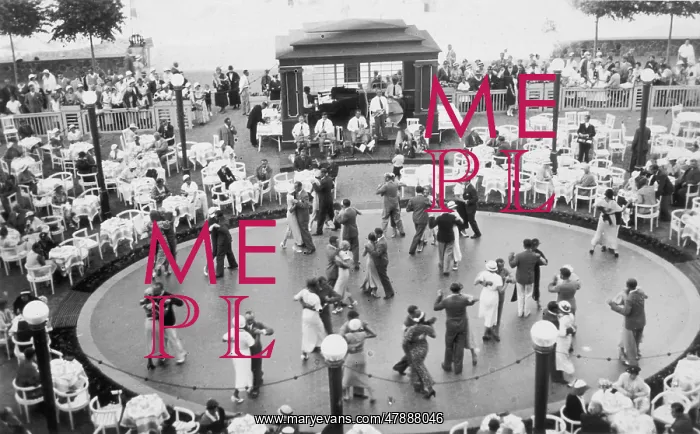 : SOCIAL / POLAND DANCING : SOCIAL / POLAND DANCING